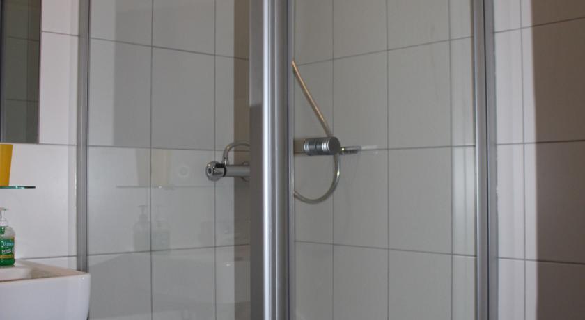 Gasthof Schiefer Zur Zugbruecke Kreuzen  Extérieur photo