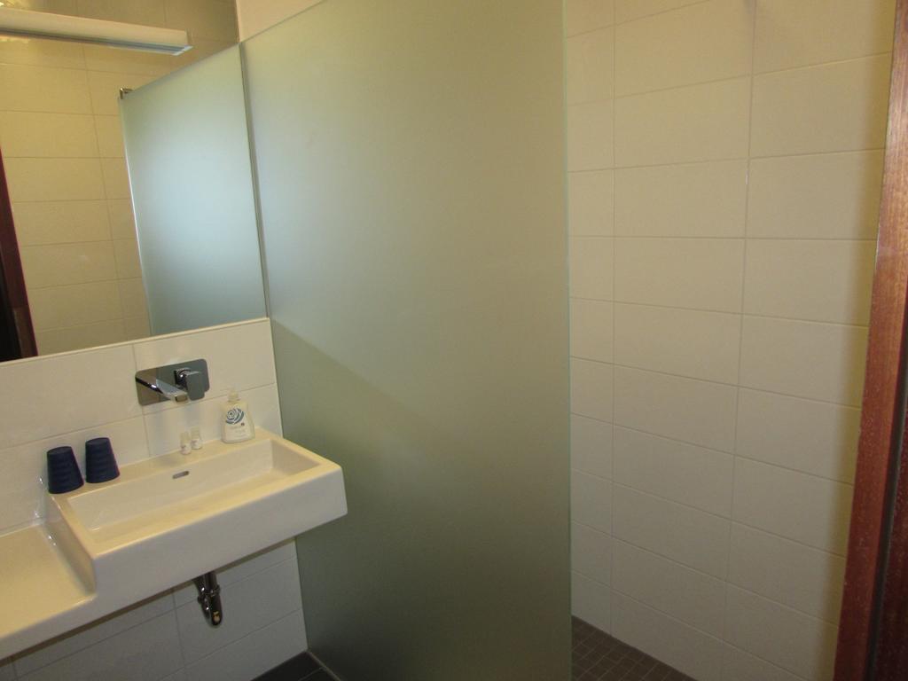 Gasthof Schiefer Zur Zugbruecke Kreuzen  Chambre photo
